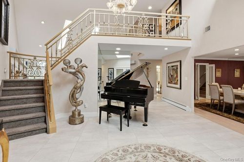 9 The Grasslands, Oyster Bay, NY, 11797 | Card Image