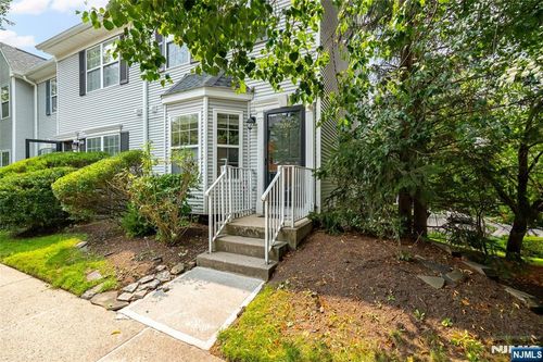 2246 Margaret Ct, Mahwah, NJ, 07430-3827 | Card Image
