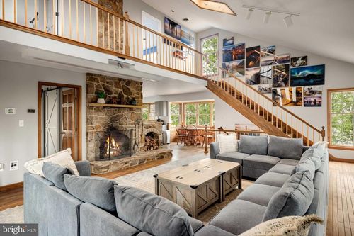 170 Cardinal Ln, BERKELEY SPRINGS, WV, 25411-4100 | Card Image