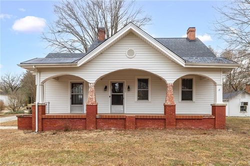 1820 S Park Dr, Reidsville, NC, 27320-5402 | Card Image