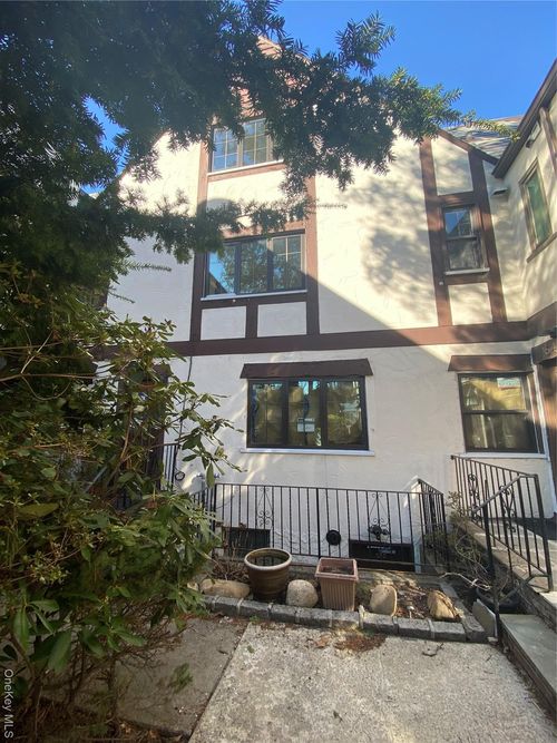 1-16403A 32nd Ave, Flushing, NY, 11358-1400 | Card Image