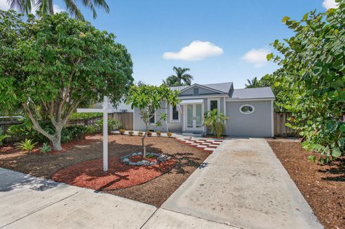 817 N Palmway, Lake Worth Beach, FL, 33460-2713 | Card Image