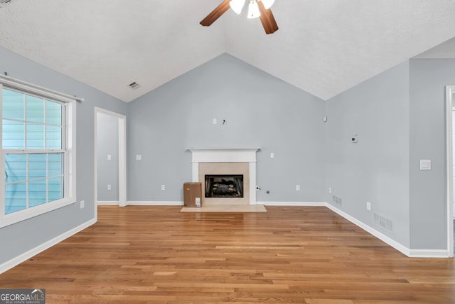 687 Majesty Xing, House other with 3 bedrooms, 2 bathrooms and 2 parking in Winder GA | Image 6