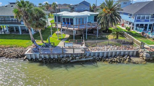 83 Dolphin Ln, Freeport, TX, 77541-8337 | Card Image