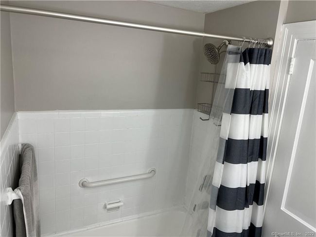 Tub &amp; Shower | Image 11