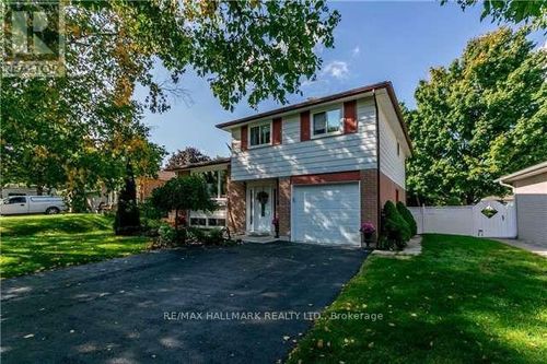 8 Meadowland Ave, Barrie, ON, L4N2Y4 | Card Image
