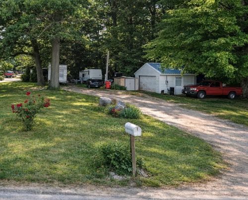 10041 S Mason Dr, Grant, MI, 49327-9605 | Card Image