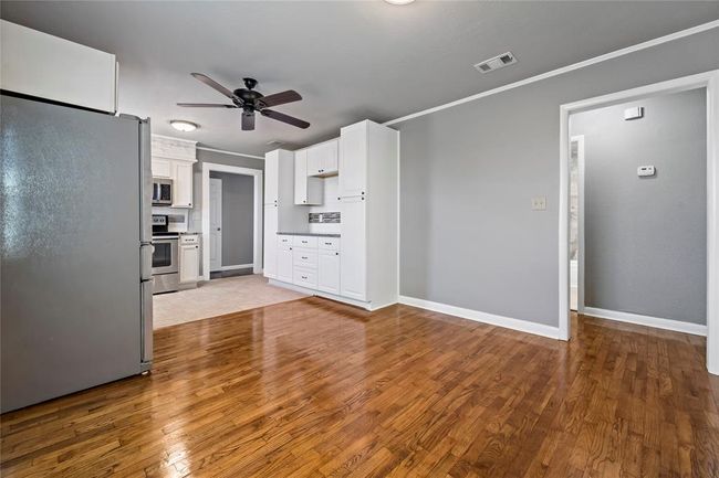 915 E Hanna St, House other with 3 bedrooms, 2 bathrooms and 2 parking in Calvert TX | Image 14