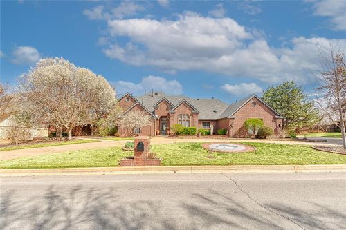 2422 Sunset Dr, Clinton, OK, 73601-2902 | Card Image