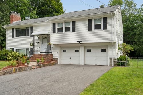 129 Chickering Rd, Dedham, MA, 02026-6710 | Card Image