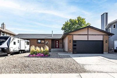 594 Ross Glen Dr Se, House other with 3 bedrooms, 3 bathrooms and 4 parking in Medicine Hat AB | Image 2