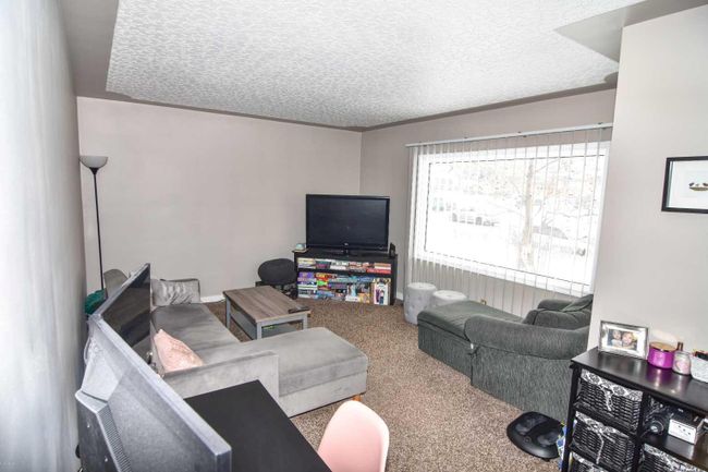 1235 19 Street Ne, Home with 5 bedrooms, 2 bathrooms and 2 parking in Calgary AB | Image 5