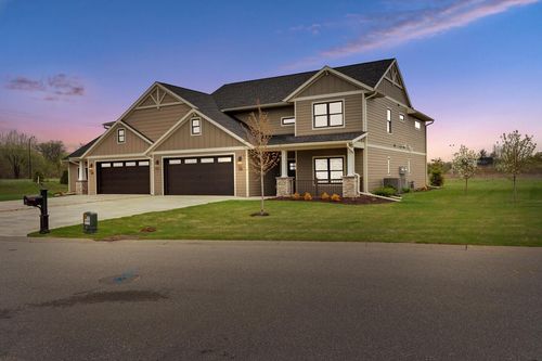 326 River Point, La Crosse, WI, 54601 | Card Image