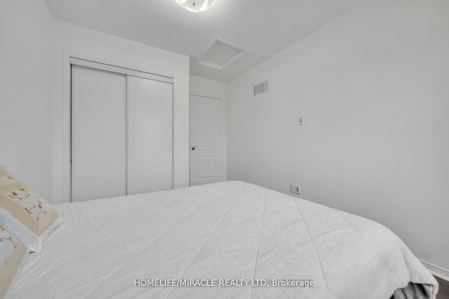 93 Crystal Glen Cres, House attached with 4 bedrooms, 4 bathrooms and 2 parking in Brampton ON | Image 32