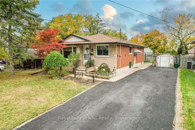 59 Burness Dr, House other with 3 bedrooms, 2 bathrooms and 6 parking in Saint Catharines ON | Image 1