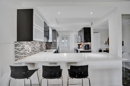 apt-204-2681 S Course Dr, Pompano Beach, FL, 33069-3926 | Card Image