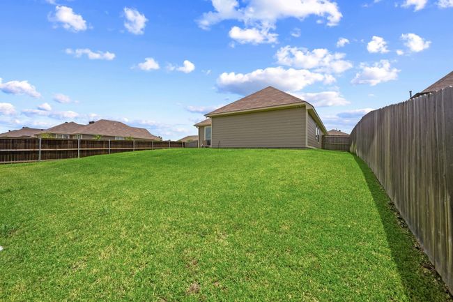 2040 Muscadine Trl, House other with 3 bedrooms, 2 bathrooms and 2 parking in Brenham TX | Image 32