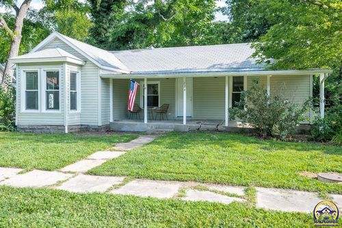 724 Ellinwood St, Osage City, KS, 66523-1228 | Card Image