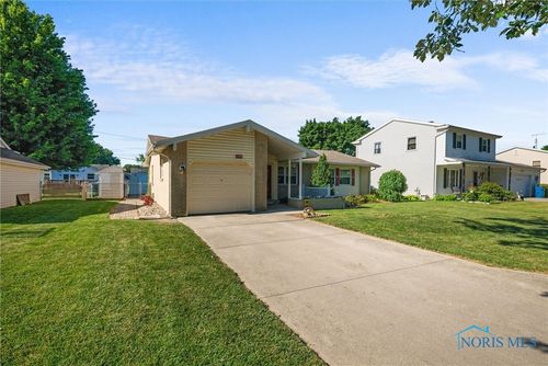 3328 N Reach Dr, Oregon, OH, 43616-2346 | Card Image