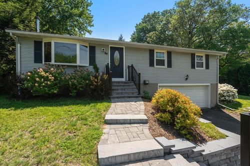 84 Alvord St, South Hadley, MA, 01075-1340 | Card Image