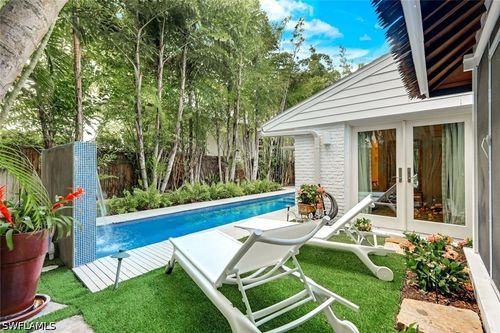 295 6th St N, NAPLES, FL, 34102-5739 | Card Image