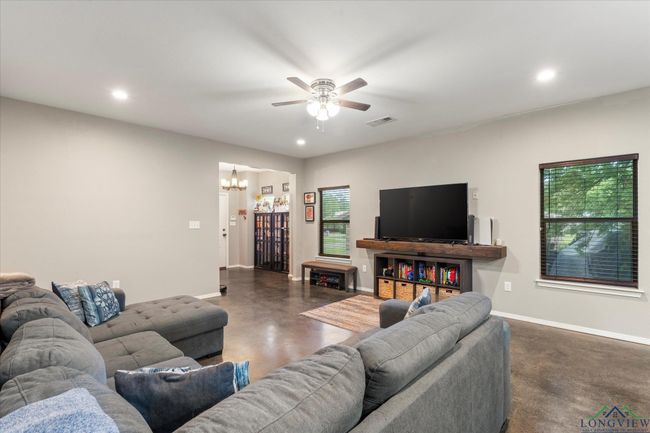 803 E 9 Th St, House other with 3 bedrooms, 2 bathrooms and null parking in Mt Pleasant TX | Image 8