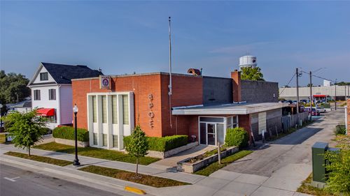 111 E 2nd St S, Newton, IA, 50208-3729 | Card Image