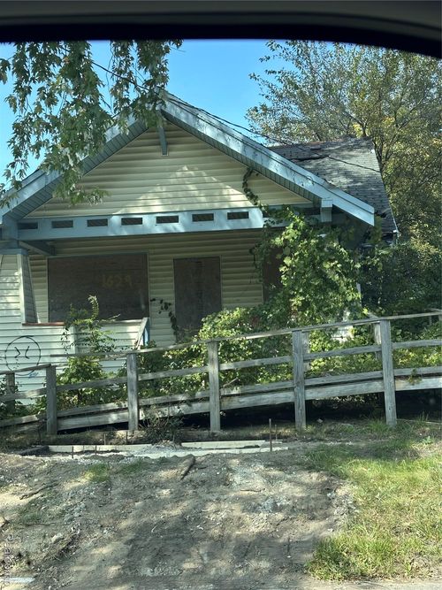 1629 New York Ave, Flint, MI, 48506-3330 | Card Image