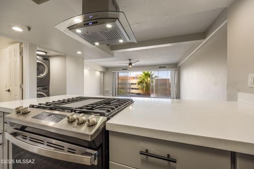 3h-425 W Paseo Redondo, Tucson, AZ, 85701-8256 | Card Image