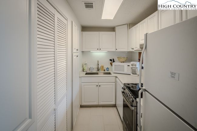 UNIT-10 - 1499 Sugar Mountain Dr, Condo with 3 bedrooms, 3 bathrooms and null parking in Sugar Mountain NC | Image 8
