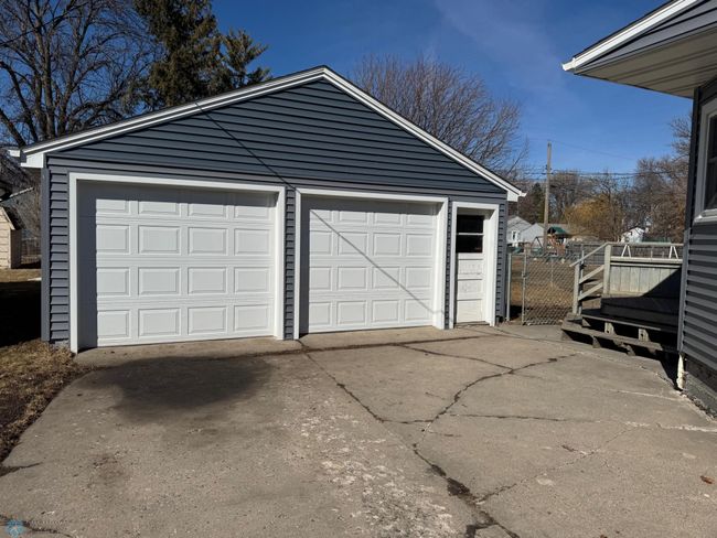 Oversized double garage | Image 36