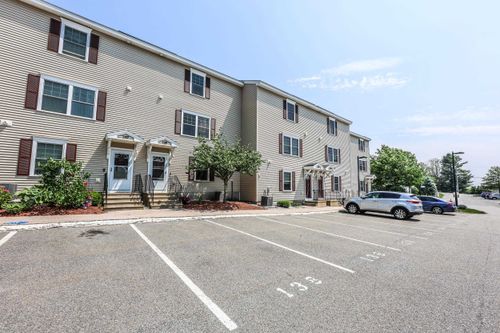 138 Karatzas Ave, Manchester, NH, 03104-6652 | Card Image