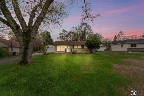 8898 Woodside Dr, Temperance, MI, 48182-9333 | Card Image