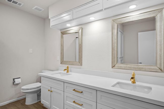 Upstairs bathroom | Image 24