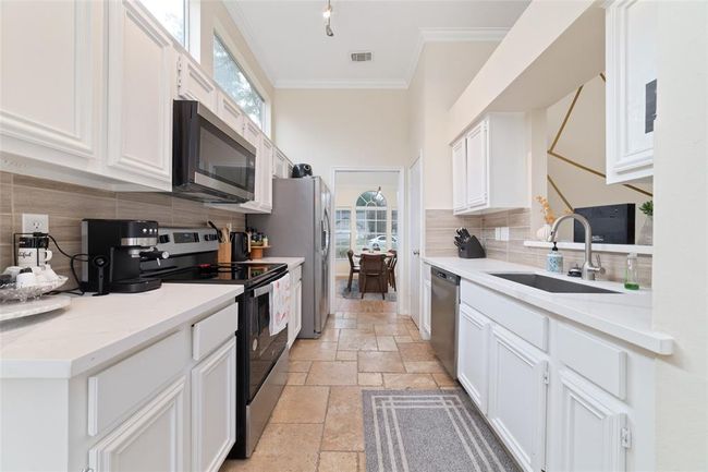 36 N Rain Forest Ct, House other with 4 bedrooms, 2 bathrooms and 2 parking in Spring TX | Image 10