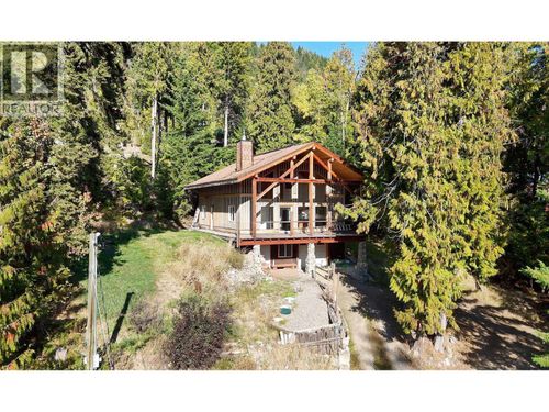 7491 Crowfoot Dr, Anglemont, BC, V0E1M8 | Card Image