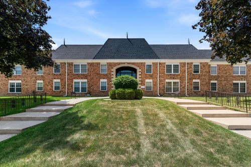 2101 Chateau Ct, Grafton, WI, 53024-2577 | Card Image
