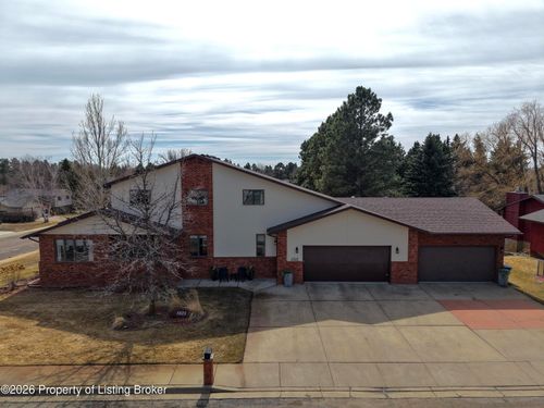 1423 W High St, Dickinson, ND, 58601-3681 | Card Image