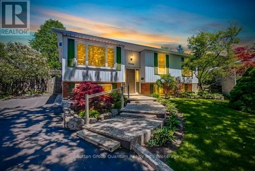 70 Graystone Dr, Hamilton, ON, L9C4R8 | Card Image