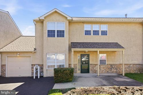 90 Stuart Dr, Norristown, PA, 19401-6512 | Card Image