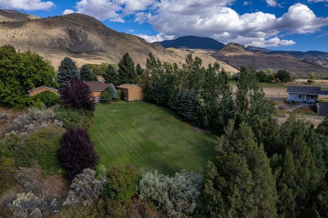 1077 Us Highway 89 S, House other with 3 bedrooms, 3 bathrooms and null parking in Gardiner MT | Image 4