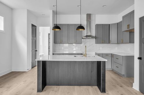 a-2110 11th Ave N, Nashville, TN, 37208-1105 | Card Image