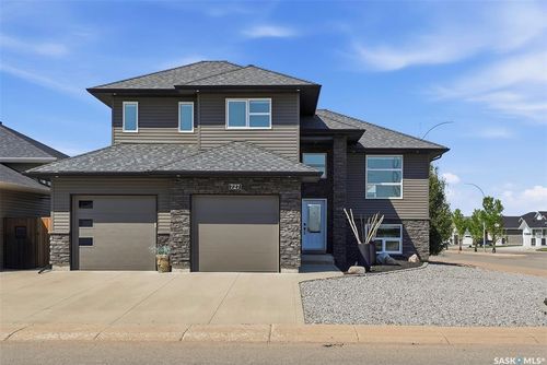 727 1st Ave N, Warman, SK, S0K4S2 | Card Image