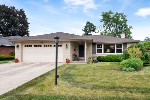 915 S See Gwun Ave, Mount Prospect, IL, 60056-4149 | Card Image