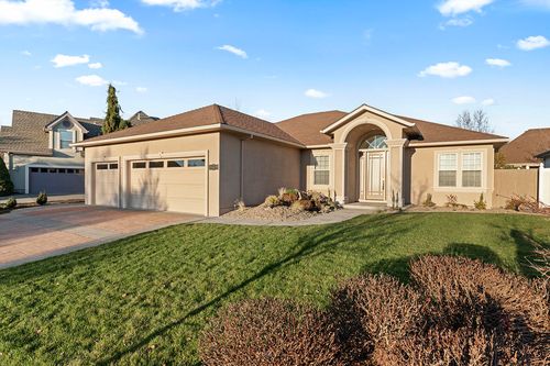 839 St Andrews Way, Eagle Point, OR, 97524 | Card Image