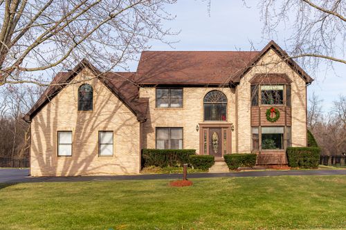 40W668 S Bridle Creek Drive, St. Charles, IL, 60175 | Card Image