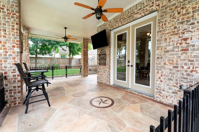 Large covered patio | Image 35
