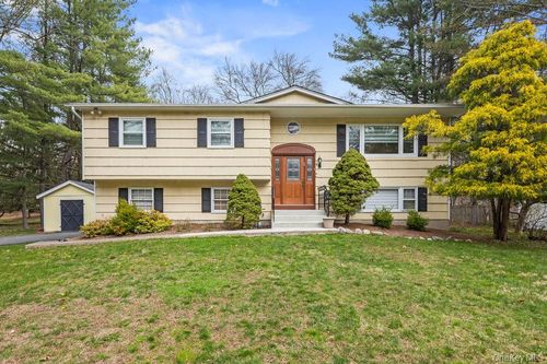 10 Cottage Ln, Suffern, NY, 10901-1001 | Card Image