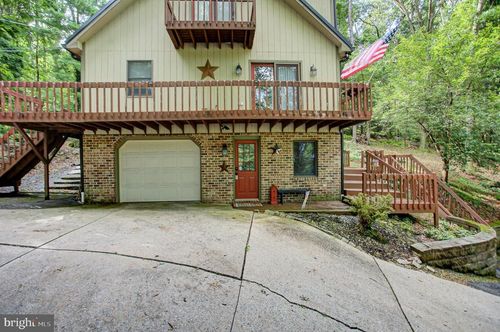 8140 Michaux Dr, FAYETTEVILLE, PA, 17222-9534 | Card Image