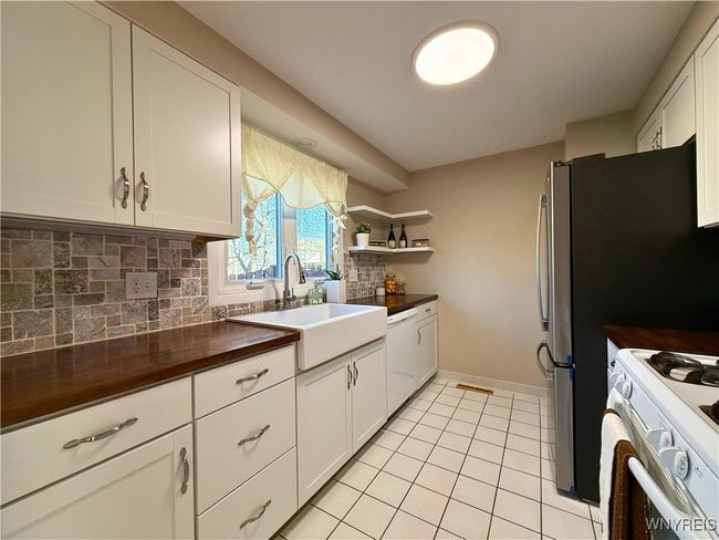 207 Charlesgate Cir, Condo with 3 bedrooms, 3 bathrooms and null parking in East Amherst NY | Image 13